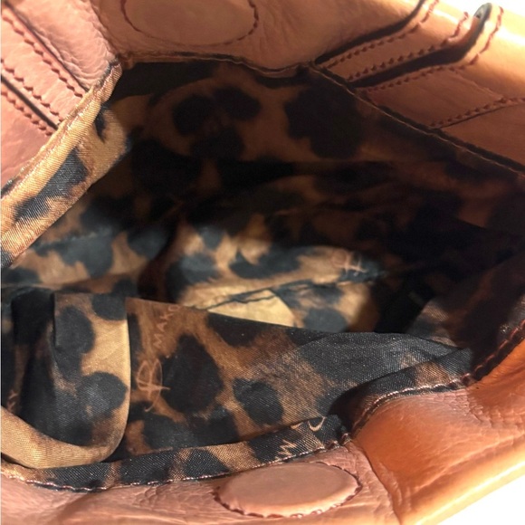 B.marowsky Warm Tan peach Leather Crossbody Bag with Rounded Edges - Picture 8 of 8